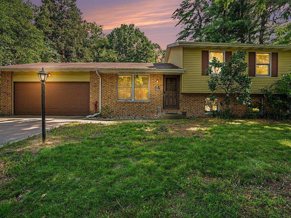 1st image of 22020 Hanover Dr
