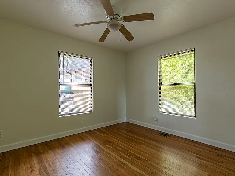 5514 Grover Ave — Photo 9