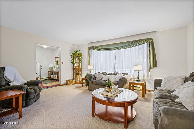 4th image of 3 Bradstreet Court