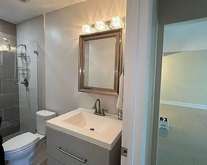 1010 NW 19th Ct — Photo 6