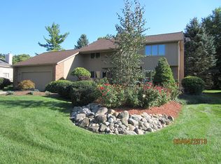 4299 Ravinewood Dr, Commerce Township, MI 48382