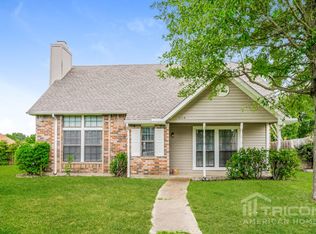 1114 Greenbriar Ln, Lancaster, TX 75146