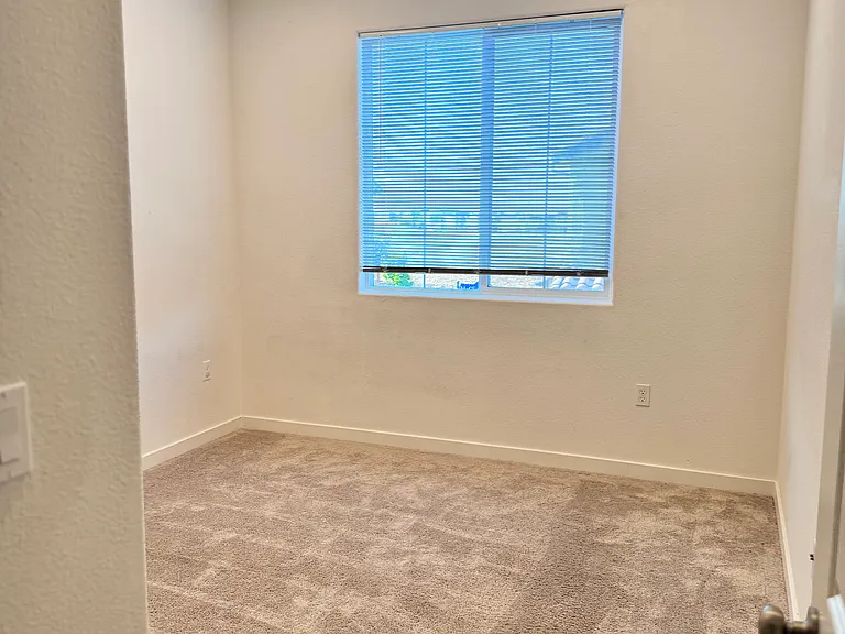122 E McClintock Ln — Photo 15