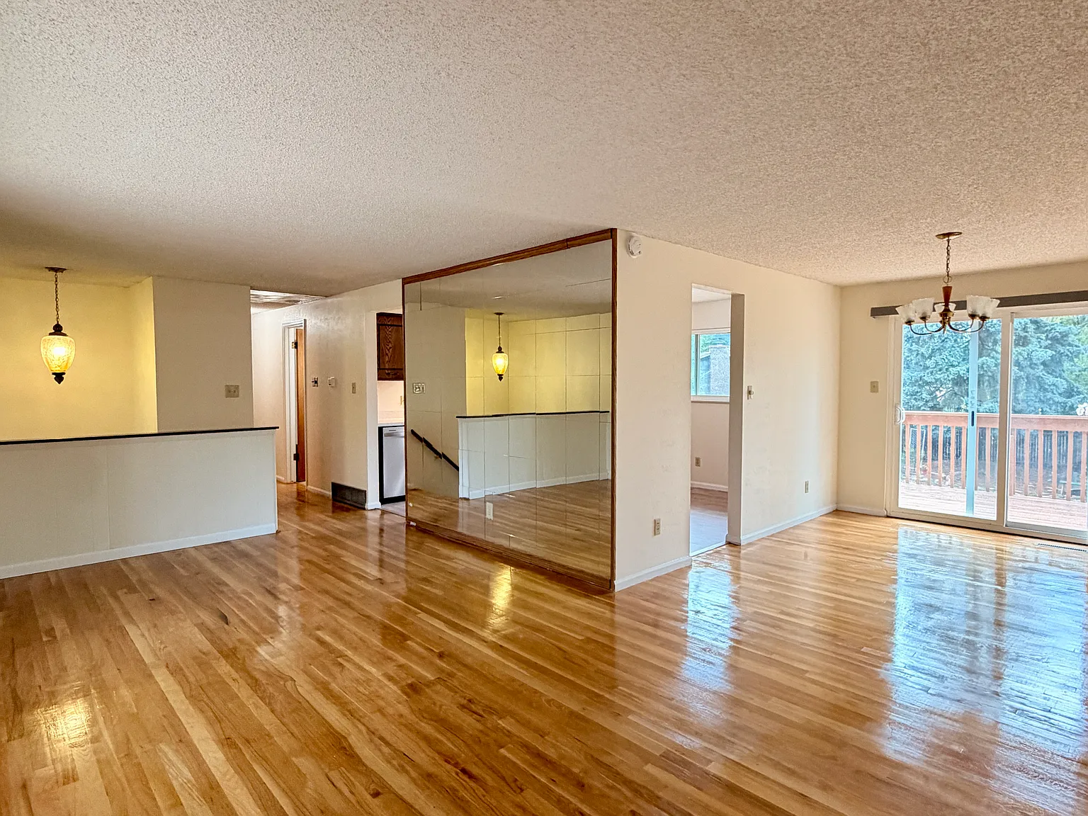 4 bed, 2.5 bath, 1892 sqft, $3,350 — Photo 2