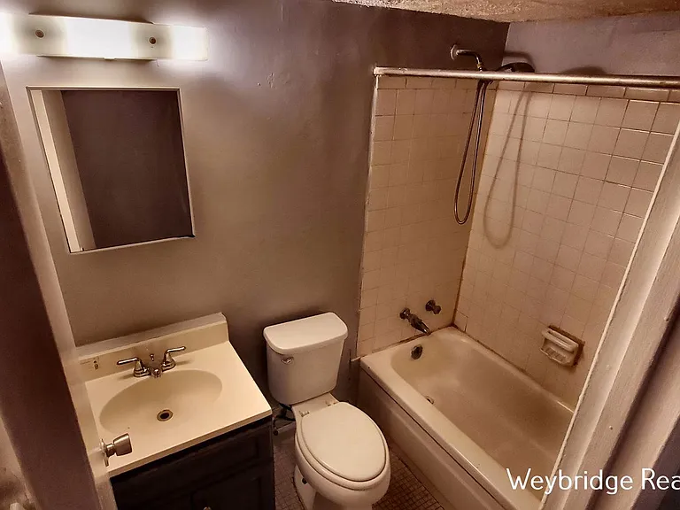 Gholson Avenue 694 — Photo 7