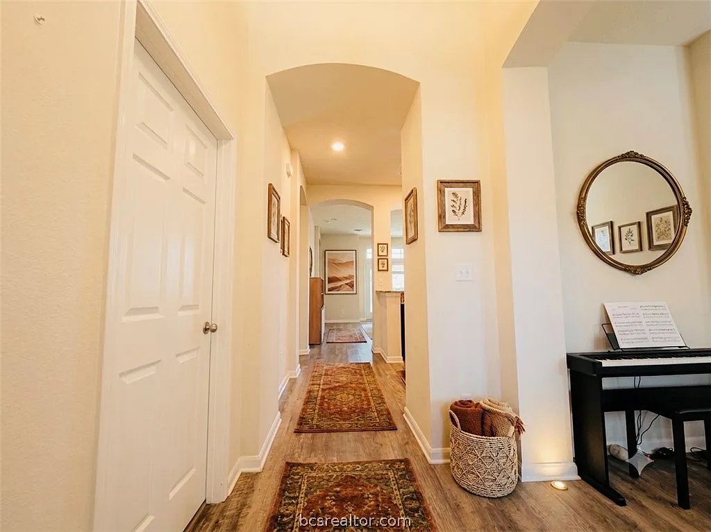 3 bed, 1742 sqft, $2,250 — Photo 2