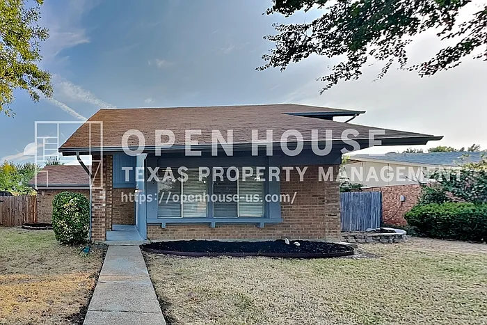 3413 Castle Rock Ln — Photo 1