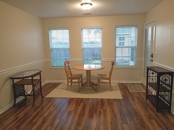 Spacious Dining Area!