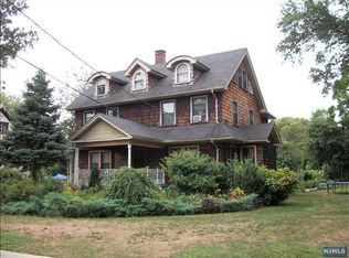 144 Woodridge Pl, Leonia, NJ 07605