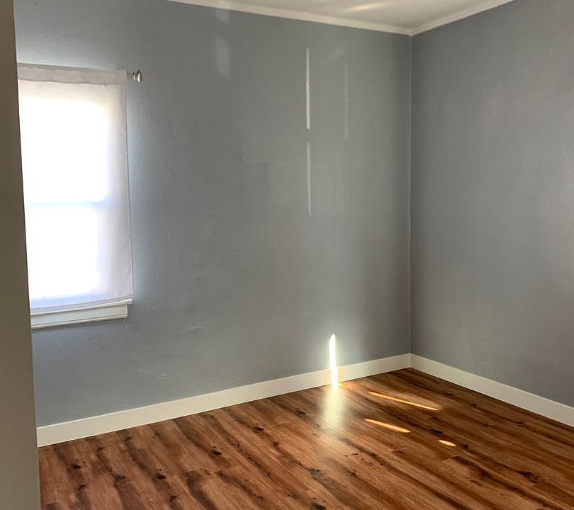 1st image of 1345 W 38th St #1/4