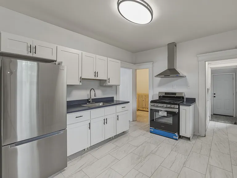 152 Dekalb Ave — Photo 3