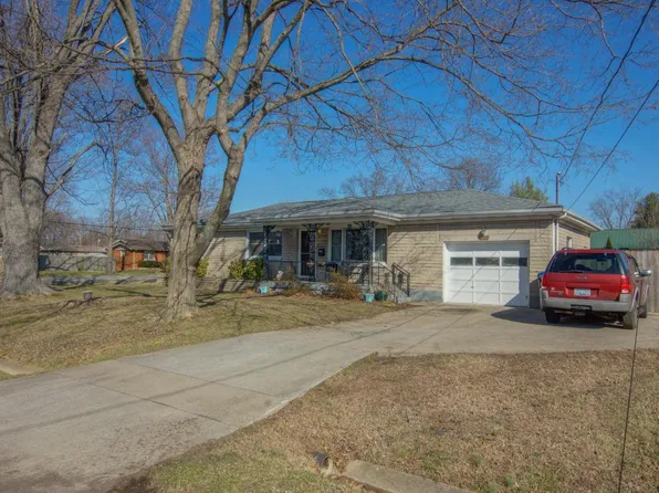 8105 Poinsettia Dr, Louisville, KY 40258