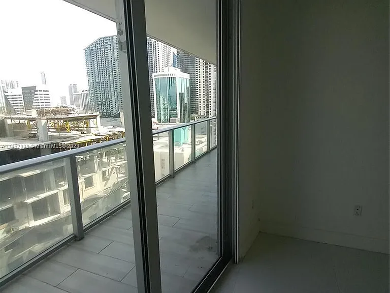 1010 SW 2nd Ave #1806 — Photo 6