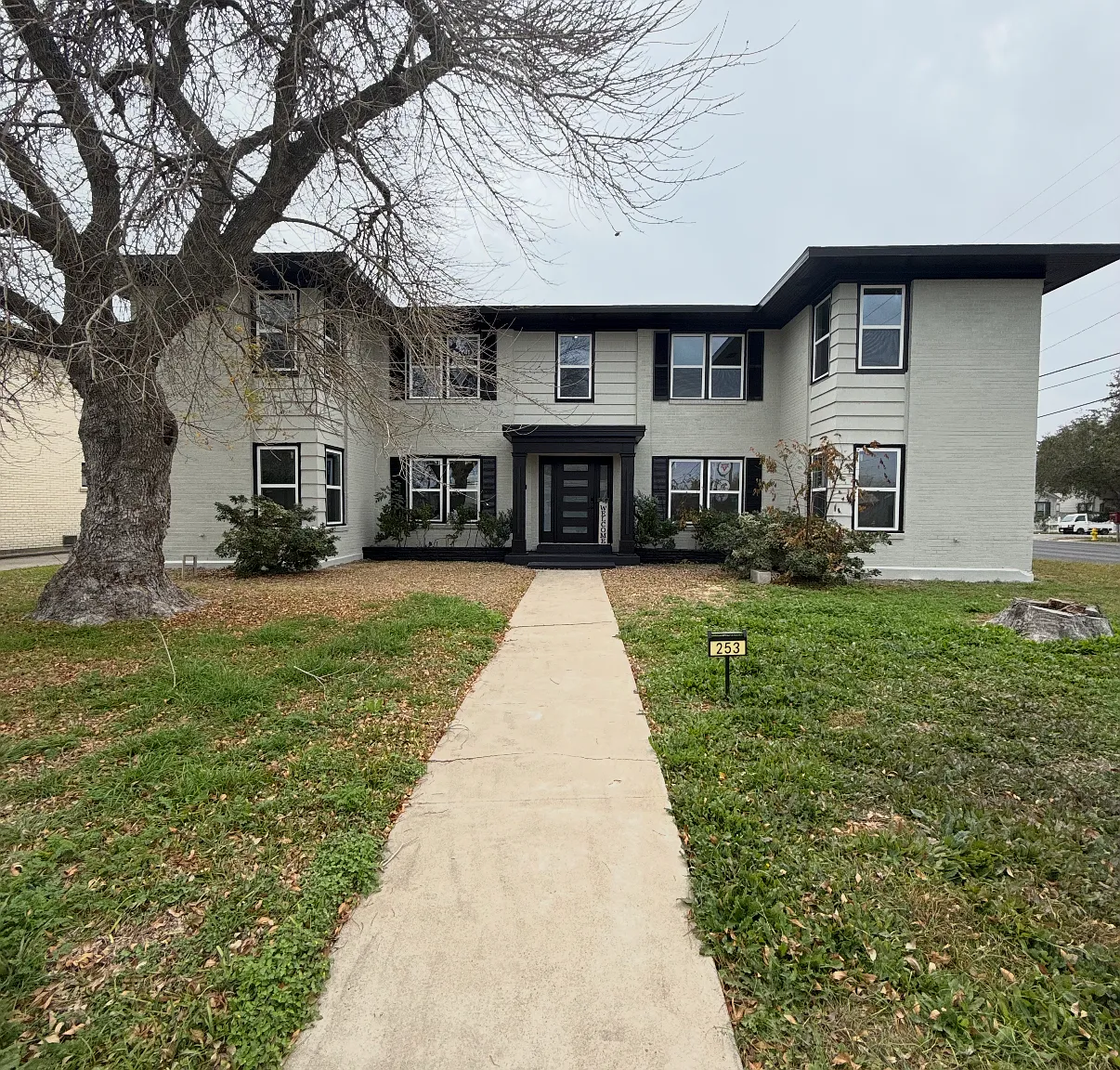 2 bed, 1.0 bath, 1120 sqft, $1,040 — Photo 1