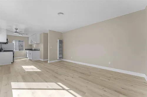 531 W Hyde Park Blvd Photo 1
