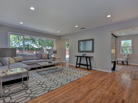 3rd image of 2614 La Mirada Dr
