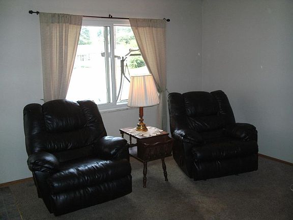 3rd image of 144 Deerfield Pl