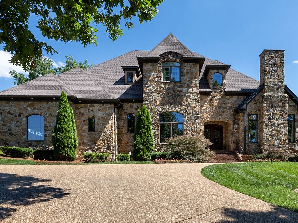 1st image of 641 Five Oaks Blvd
