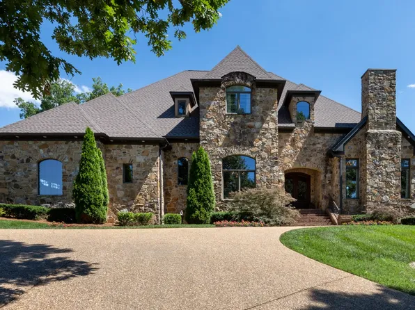 641 Five Oaks Blvd, Lebanon, TN 37087