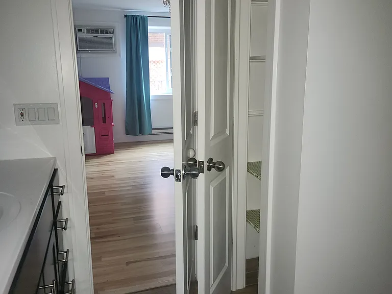 2317 N Neva Ave #304A — Photo 14