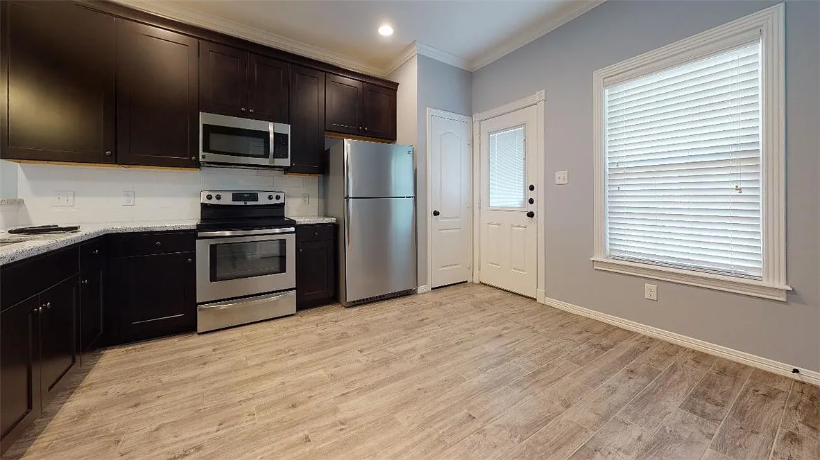 301 Sw Pkwy — Photo 3