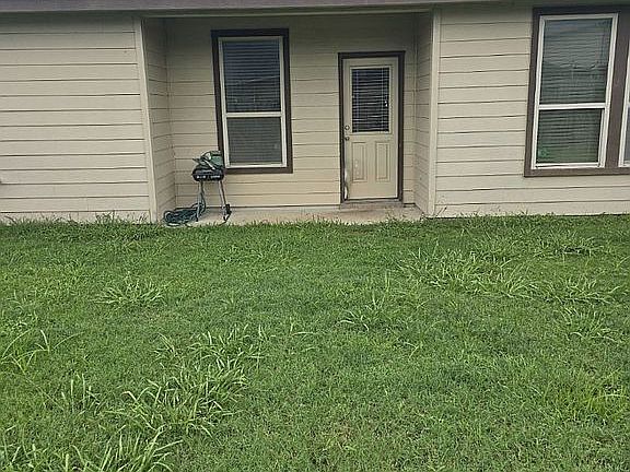 3rd image of 1819 Dover Heights Ln