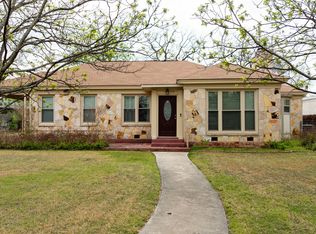 735 N Getty St, Uvalde, TX 78801