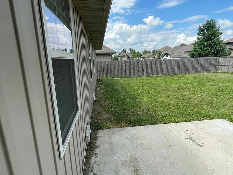 696 N Montego St — Photo 23