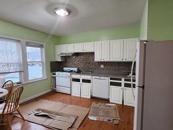 2nd image of 21 Grossman St #2