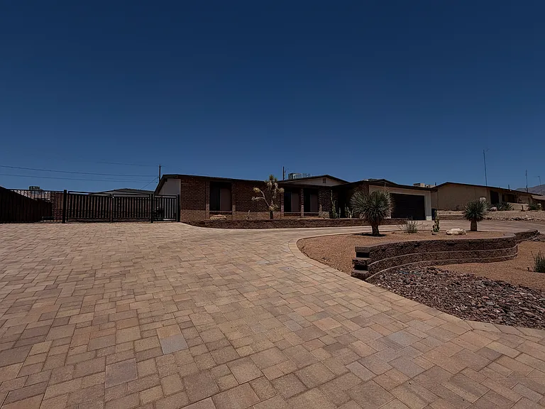 2695 Daytona Ave — Photo 3