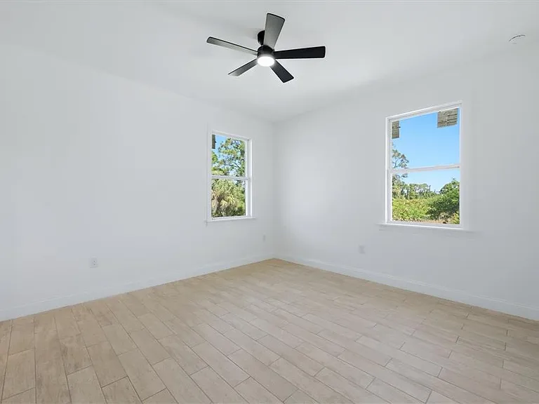 8 Bank Ct — Photo 20