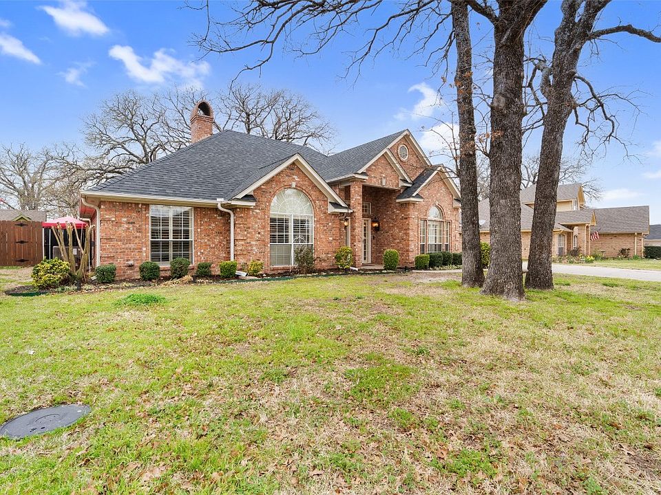1st image of 132 Cody Cir N