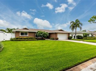 6640 Tanglewood Dr NE, Saint Petersburg, FL 33702