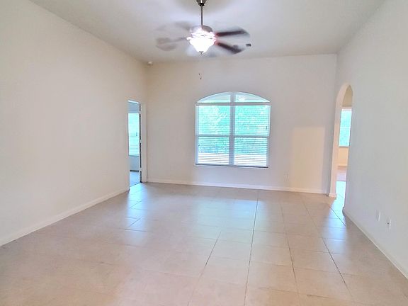 2nd image of 1829 Mesquite Ln