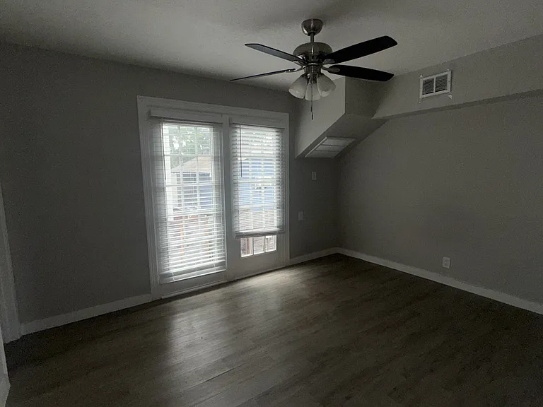1660 Richmond Ave — Photo 19