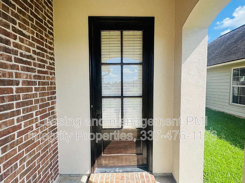 3 bed, 2.0 bath, 1374 sqft, $1,795 — Photo 3