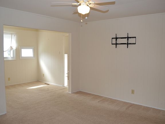 5th image of 327 Tamara Cir