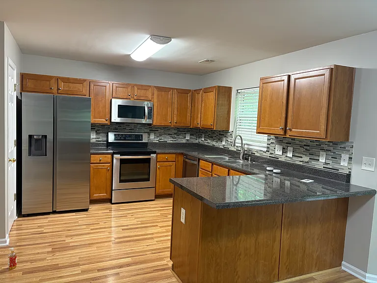 19012 Kanawha Dr — Photo 2