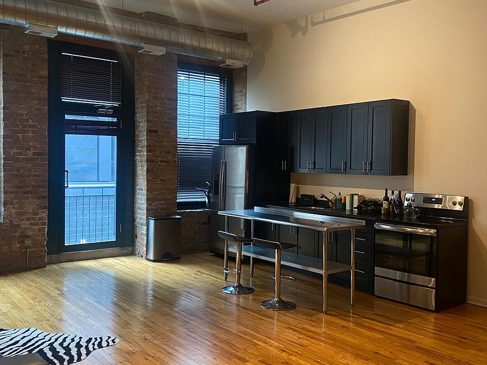2nd image of 845 W Fulton Mkt #201