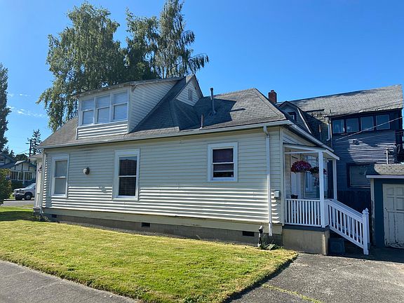 2nd image of 2031 Oakes Ave SE