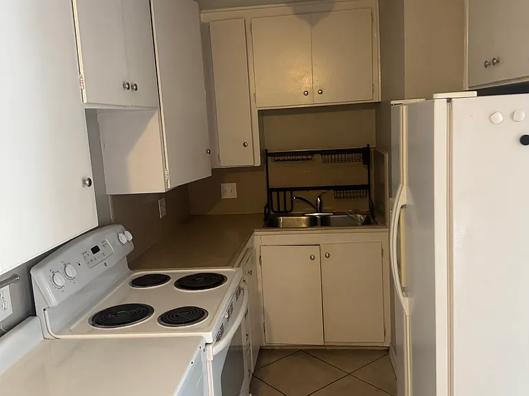 837 E Stratford Ave — Photo 5
