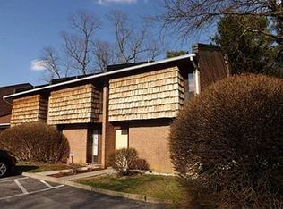 2 Forest Green Dr, Coraopolis, PA 15108