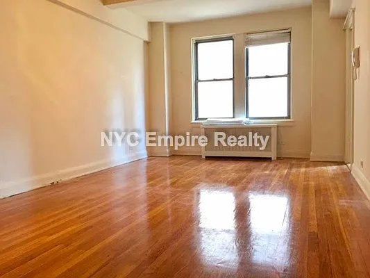Rented by NYC Empire Realty Inc | media 9