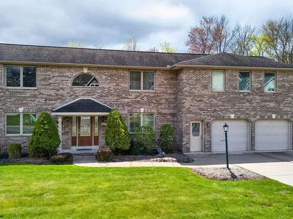 2040 Felicia Blvd, Endicott, NY 13760