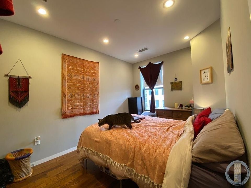 1st image of 285 Jefferson Ave #2B