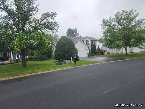 Exterior Neighborhood (street photo)