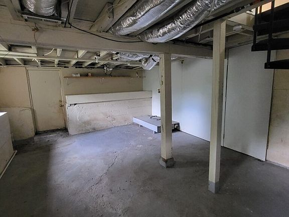 5th image of 203 E Farmer St