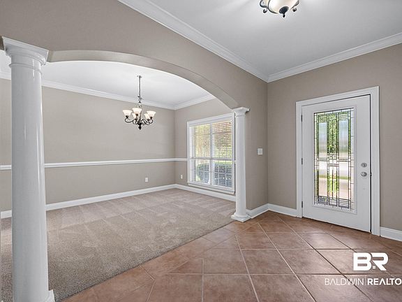 5th image of 303 Savannah Cir