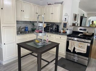 76 Barber St, Springfield, MA 01109