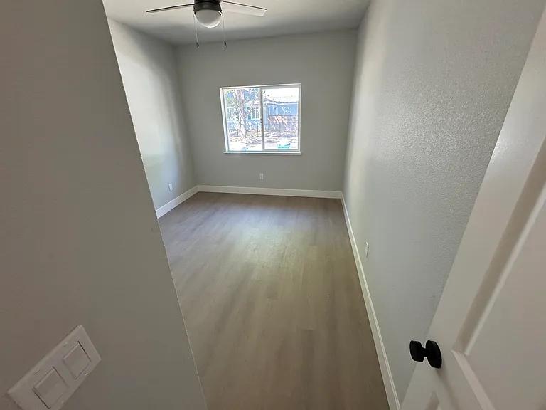 1702 N Funston Ave — Photo 11